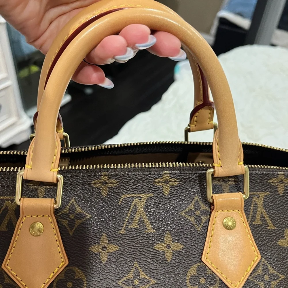 Louis Vuitton Monogram Speedy 40 Handbag in Brown - Picture 12 of 17
